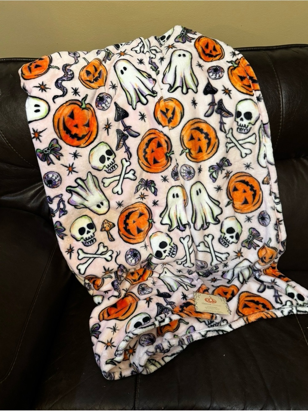 Pink Halloween Plush Throw Blanket with Pumpkins & Ghosts